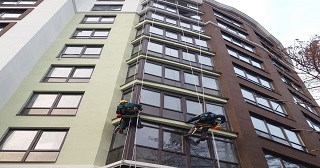 Установка крыши на балкон Кингисепп цена от 1050 руб. м/2.