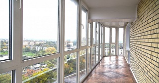 Панорамное остекление балкона Кингисепп, цена от 3674 руб.